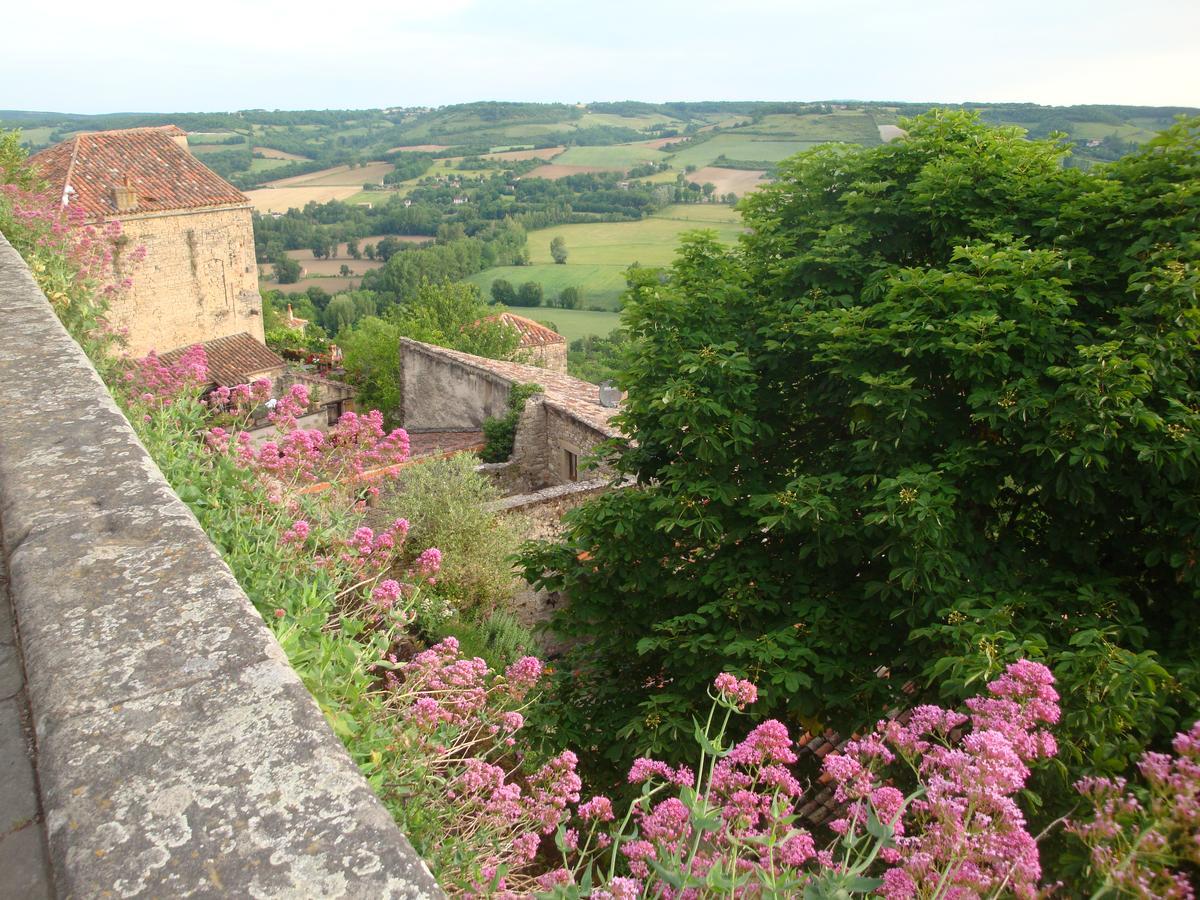 D'Ici Et D'Ailleurs Bed & Breakfast Cordes-sur-Ciel Bagian luar foto